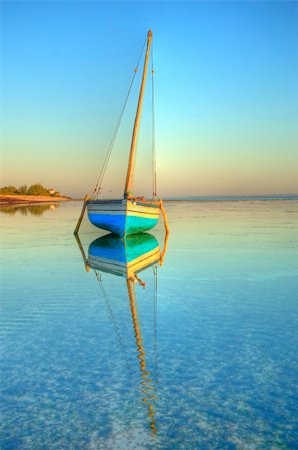 pemba island - dhow on the water on a picture perfect morning Fotografie stock - Microstock e Abbonamento, Codice: 400-04950700