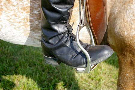 steigbügel - A view of an equestrian boot Stockbilder - Microstock & Abonnement, Bildnummer: 400-04950943