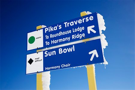 ski trail - Ski resort trail signs. Photographie de stock - Aubaine LD & Abonnement, Code: 400-04951034