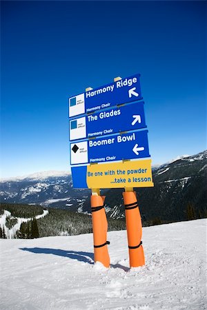 ski trail - Ski resort trail direction signs. Photographie de stock - Aubaine LD & Abonnement, Code: 400-04951036