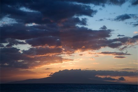 simsearch:400-04006465,k - Sunset clouds over the coast of Kihei, Maui, Hawaii, USA. Stock Photo - Budget Royalty-Free & Subscription, Code: 400-04951052