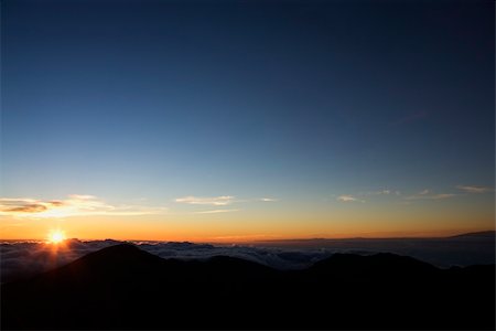 Aerial of sunrise in Haleakala National Park in Maui, Hawaii. Photographie de stock - Aubaine LD & Abonnement, Code: 400-04951066