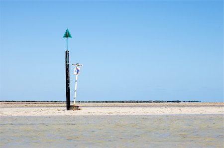 amusing road sign in the middle of a beach Stockbilder - Microstock & Abonnement, Bildnummer: 400-04951517