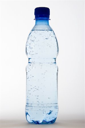 bottle of water on white background Photographie de stock - Aubaine LD & Abonnement, Code: 400-04951713