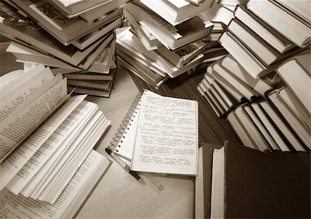 simsearch:400-04950813,k - Many old books combined by a heap. Russian saying 'Knowledge - light, ignorance - darkness' Fotografie stock - Microstock e Abbonamento, Codice: 400-04951877