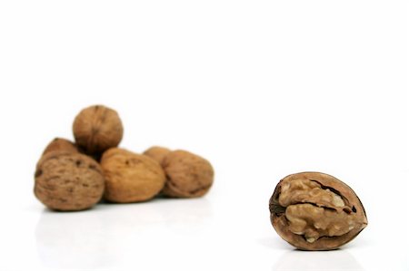 simsearch:700-00342839,k - a walnut on a green leaf Fotografie stock - Microstock e Abbonamento, Codice: 400-04952914