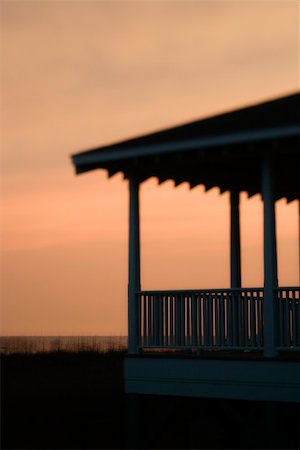 simsearch:400-03923118,k - Beachfront porch silhouetted at sunset Fotografie stock - Microstock e Abbonamento, Codice: 400-04953124