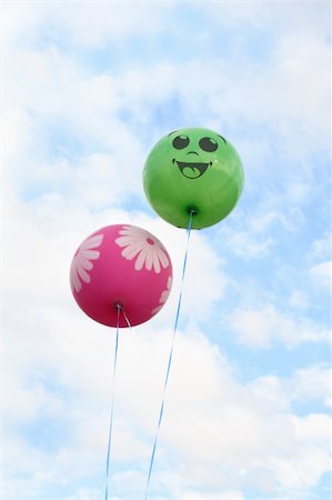 fedotishe (artist) - Two bright balloons in the sunny blue sky Foto de stock - Super Valor sin royalties y Suscripción, Código: 400-04953778