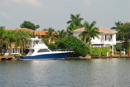 simsearch:400-03939649,k - Luxury winter home on Florida waterway Photographie de stock - Aubaine LD & Abonnement, Code: 400-04964695