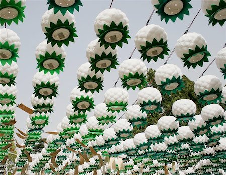 simsearch:400-04962756,k - Lanterns hanging at Bongeunsa temple in preparation for Buddha's birthday on May 5th, Seoul, South Korea Foto de stock - Super Valor sin royalties y Suscripción, Código: 400-04965647