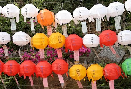 simsearch:400-05010927,k - Lanterns hanging at Bongeunsa temple in preparation for Buddha's birthday on May 5th, Seoul, South Korea Foto de stock - Royalty-Free Super Valor e Assinatura, Número: 400-04965660