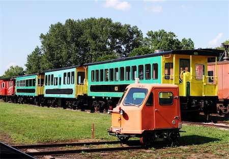 simsearch:400-07550750,k - Colorful train carriages at a railway station. Foto de stock - Super Valor sin royalties y Suscripción, Código: 400-04965755
