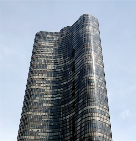 Picture of a very modern skyscraper in Chicago Foto de stock - Super Valor sin royalties y Suscripción, Código: 400-04965791