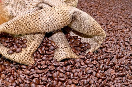 pictures of coffee beans and berry - Coffee sack and roasted brown coffee background Stock Photo - Budget Royalty-Free & Subscription, Code: 400-04966782