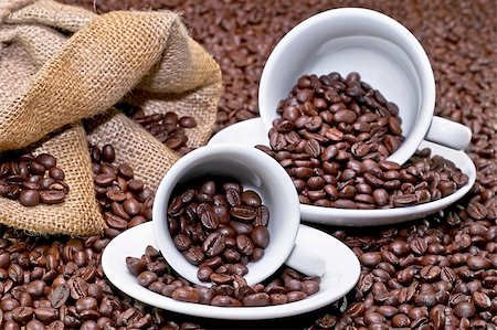 pictures of coffee beans and berry - Two coffee cups and sack with background Foto de stock - Super Valor sin royalties y Suscripción, Código: 400-04966783