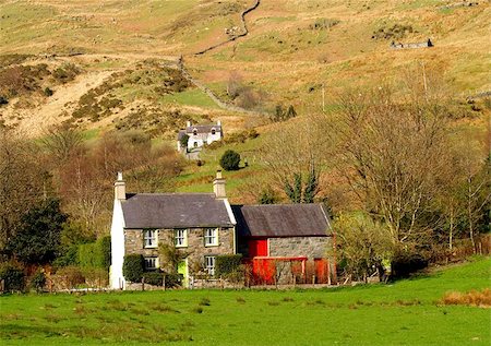 View of a Welsh farm beside the Llanberis Pass, Snowdonia, North Wales. Foto de stock - Super Valor sin royalties y Suscripción, Código: 400-04967060