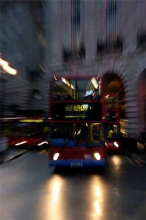 London Bus Piccadilly Circus using zoom effect Foto de stock - Super Valor sin royalties y Suscripción, Código: 400-04967718