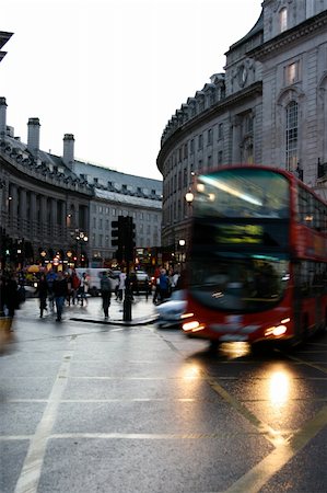 rond-point de piccadilly - London Bus Piccadilly Circus Photographie de stock - Aubaine LD & Abonnement, Code: 400-04967719