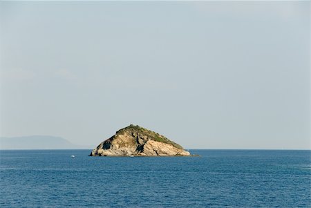 simsearch:400-03938558,k - sea view with coast of Elba Island, Italy Foto de stock - Super Valor sin royalties y Suscripción, Código: 400-04968220