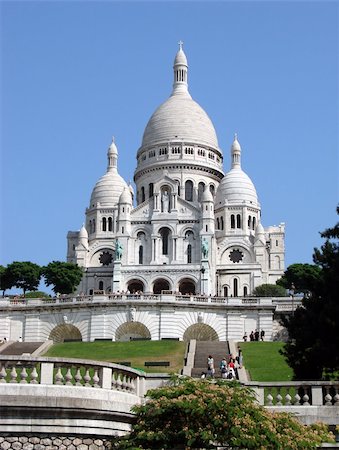 simsearch:400-06086556,k - The Sacre-Coeur Basilica in Montmartre, Paris. Foto de stock - Super Valor sin royalties y Suscripción, Código: 400-04968315