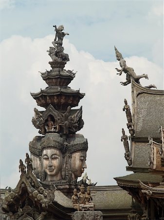 pattaya - Detail of wooden, Asian temple in Pattaya, Thailand, catering for several Asian religions and philosophies. Foto de stock - Super Valor sin royalties y Suscripción, Código: 400-04968346