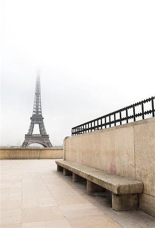 eifel - The Eiffel Tower in Paris, France.  Copy space. Fotografie stock - Microstock e Abbonamento, Codice: 400-04968880