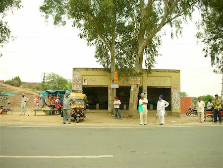small town - village bus stop. Photographie de stock - Aubaine LD & Abonnement, Code: 400-04969049