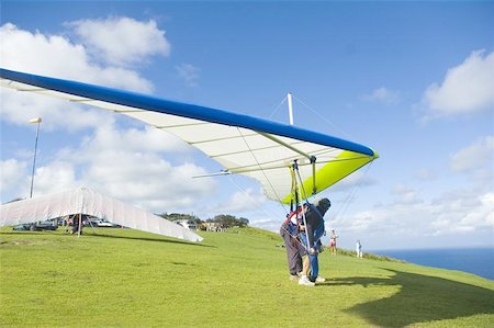 Hanglider preparing for takeoff Photographie de stock - Aubaine LD & Abonnement, Code: 400-04969073