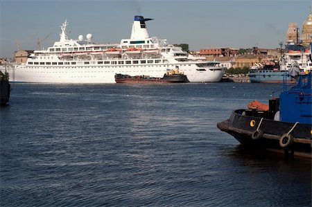 simsearch:400-07975148,k - Ocean liner at St. Petersburg's port in the summer day Foto de stock - Super Valor sin royalties y Suscripción, Código: 400-04962044