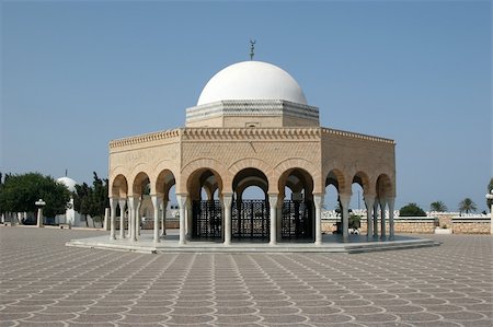 presidential palace - Mausoleum of Habib Bourgiba, the first President of the Republic of Tunisia. Monastir Photographie de stock - Aubaine LD & Abonnement, Code: 400-04963578