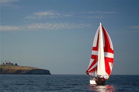 simsearch:400-06101259,k - The Yacht with a red sail near island. Fotografie stock - Microstock e Abbonamento, Codice: 400-04974328