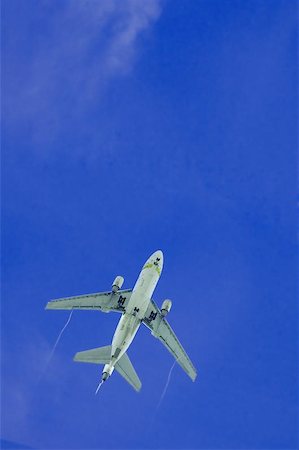 simsearch:400-09032036,k - Plane after take off Foto de stock - Royalty-Free Super Valor e Assinatura, Número: 400-04974541