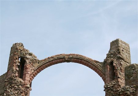quevaal (artist) - An arch at the ruins of the monastery of Lindisfarne. Stockbilder - Microstock & Abonnement, Bildnummer: 400-04975152