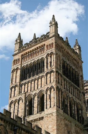 durham - The cathedral in Durham, England. Durham Cathedral has been featured in the Harry Potter films as Hogwarts School of Witchcraft and Wizardry. Foto de stock - Super Valor sin royalties y Suscripción, Código: 400-04975162