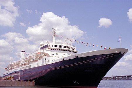 Vintage ocean liner docked before cruise from Tampa, Florida Stock Photo - Budget Royalty-Free & Subscription, Code: 400-04975681