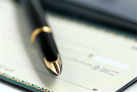 Gold fountain pen and cheque Stock Photo - Budget Royalty-Free & Subscription, Code: 400-04977920