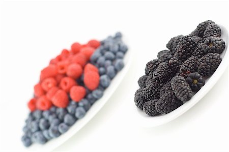 photos of blueberries for kitchen - Mixed berries on a plate Foto de stock - Super Valor sin royalties y Suscripción, Código: 400-04978084