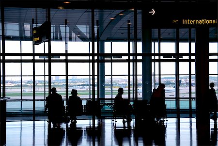 simsearch:400-04771995,k - People waiting at the international airport terminal Stock Photo - Budget Royalty-Free & Subscription, Code: 400-04978384