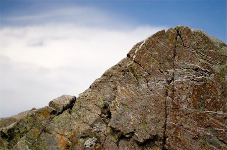 Cracked rock along a remote hiking trail in Newfoundland. Stockbilder - Microstock & Abonnement, Bildnummer: 400-04979003