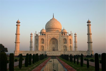 sunrise taj mahal - The Taj Mahal in Agra, India Stock Photo - Budget Royalty-Free & Subscription, Code: 400-04979874