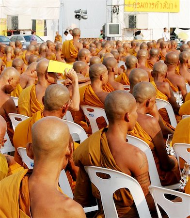 simsearch:400-06128693,k - Monks gather to celebrate Buddha's birthday and the 60th anniversary of the King's accession to the throne, Bangkok, Thailand. Foto de stock - Super Valor sin royalties y Suscripción, Código: 400-04970268