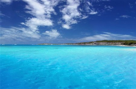 Beautiful Tropical Beach Foto de stock - Super Valor sin royalties y Suscripción, Código: 400-04971336