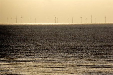 offshore windfarm at sunset Photographie de stock - Aubaine LD & Abonnement, Code: 400-04971872