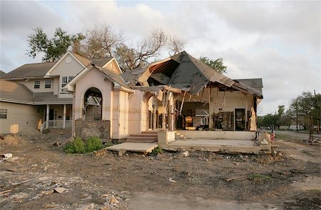 damage house of hurricane katrina - A flood damaged home in the Lakeview section of New Orleans. Stock Photo - Budget Royalty-Free & Subscription, Code: 400-04971915