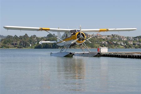 sparky2000 (artist) - A seaplane floats on standby. Photographie de stock - Aubaine LD & Abonnement, Code: 400-04972179