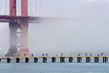 sparky2000 (artist) - Fisherman on a cement pier with a fog shrouded golden gate bridge in the background. Photographie de stock - Aubaine LD & Abonnement, Code: 400-04972224