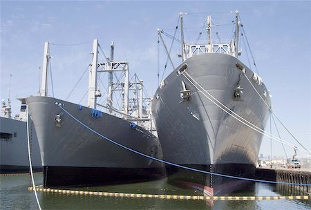 sparky2000 (artist) - Cargo ships at dock. Photographie de stock - Aubaine LD & Abonnement, Code: 400-04972423