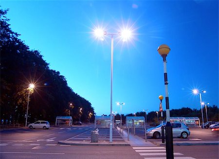 Car park at dusk; Big chain store, Winchester, Hampshire Photographie de stock - Aubaine LD & Abonnement, Code: 400-04972434