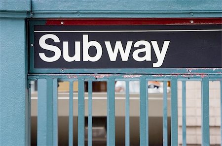sparky2000 (artist) - A subway sign at a sidewalk entrance, in New York City. Photographie de stock - Aubaine LD & Abonnement, Code: 400-04972552