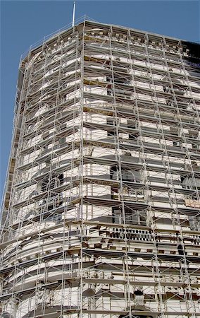 sparky2000 (artist) - A scaffolding covers the classic stylings of an old building. Photographie de stock - Aubaine LD & Abonnement, Code: 400-04972586